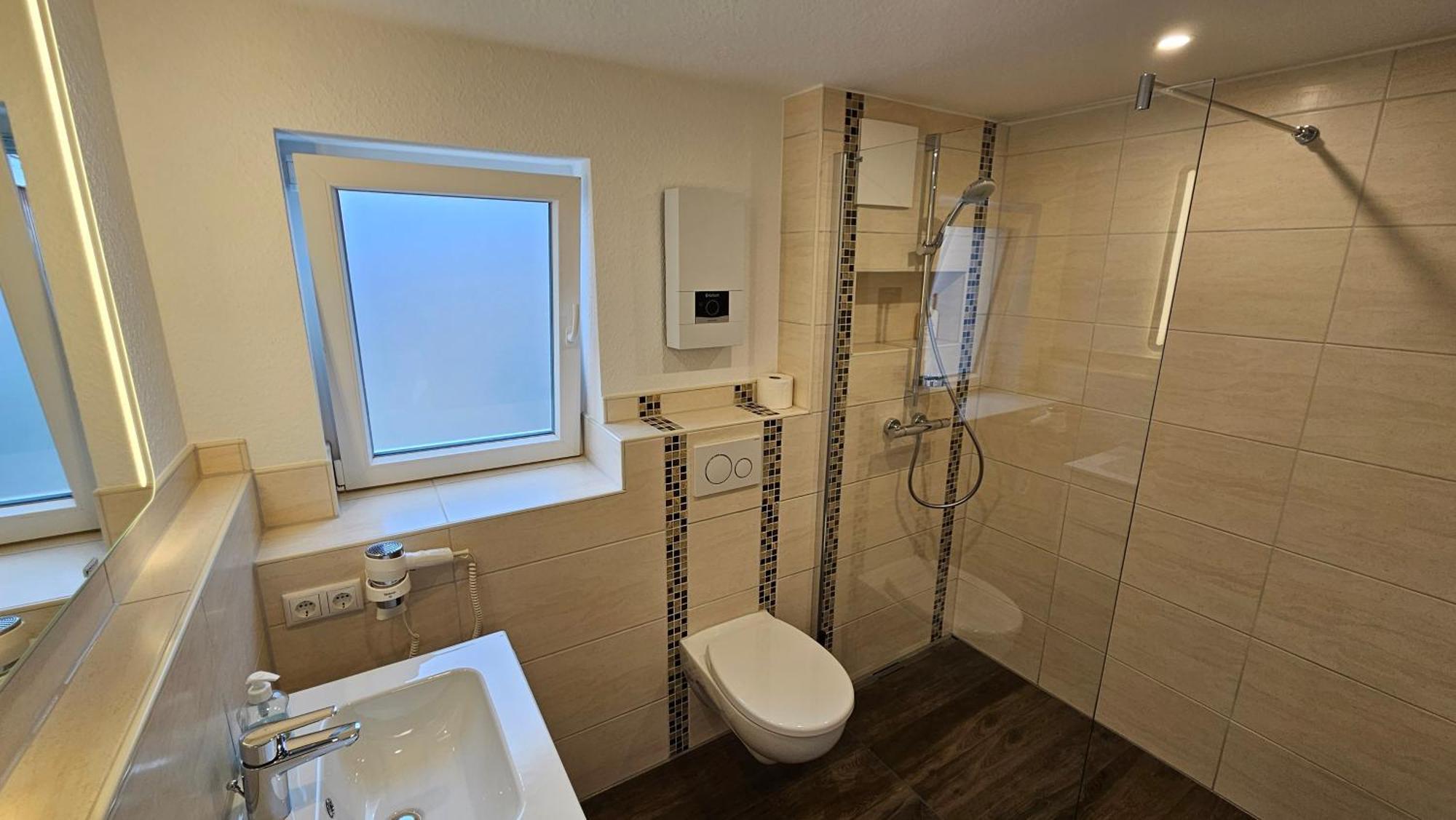 Hotel Dorfkrug Buesum - Guenstige Altbauzimmer Am Oland Dış mekan fotoğraf